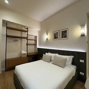 Zimmer mit Kingsize-Bett